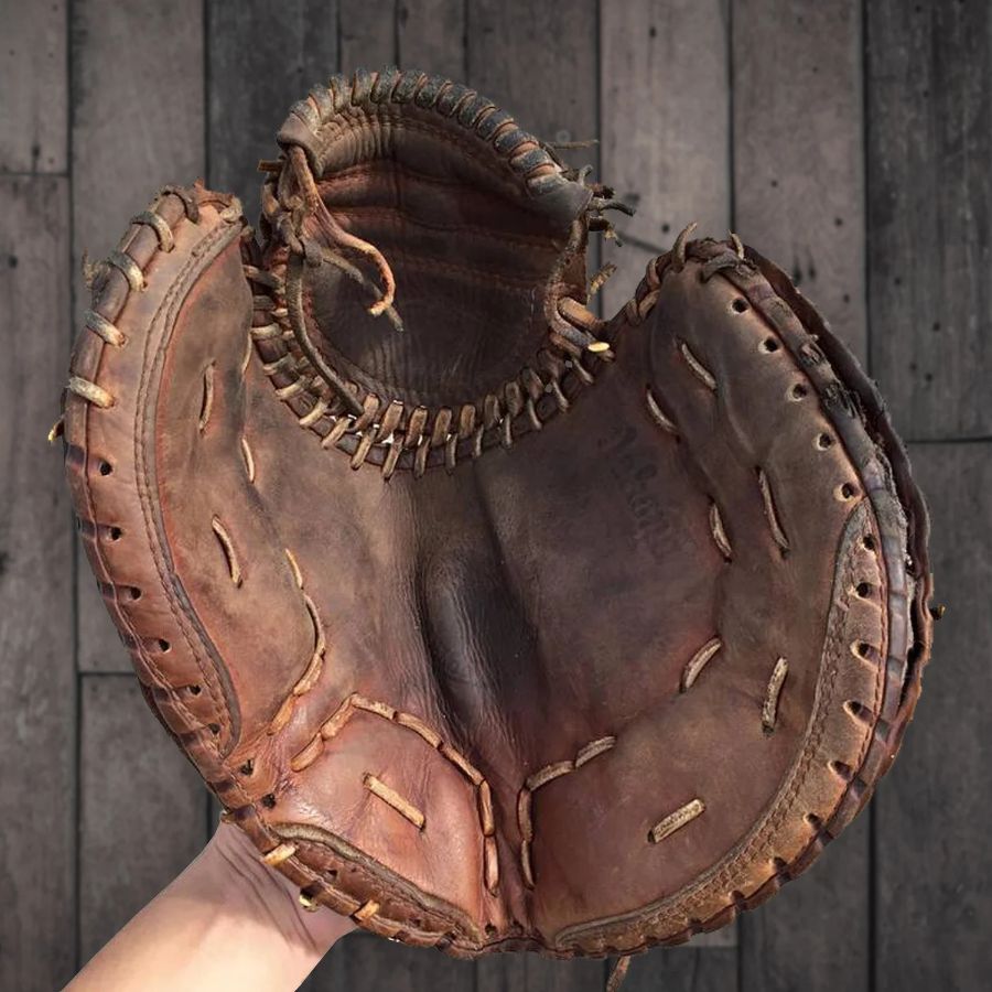 The 1971 catcher’s mitt that wouldn’t quit